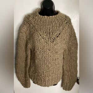 Vintage BCBG Chunky 100% Wool Knit Sweater in Beige L
